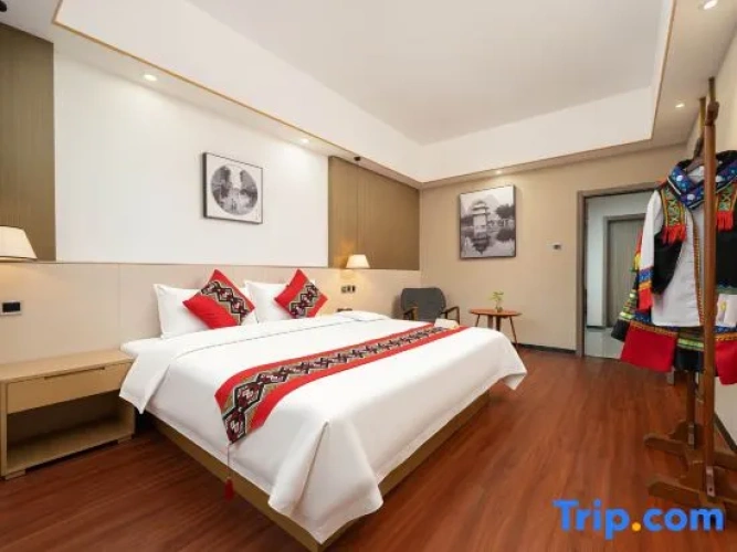 Double Family Suite with land view