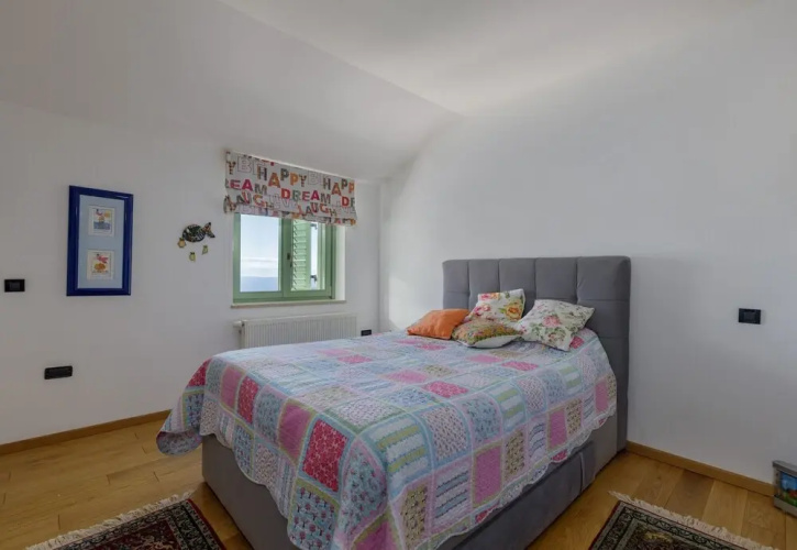 Amazing Pool & Whirlpool Villa Mirna