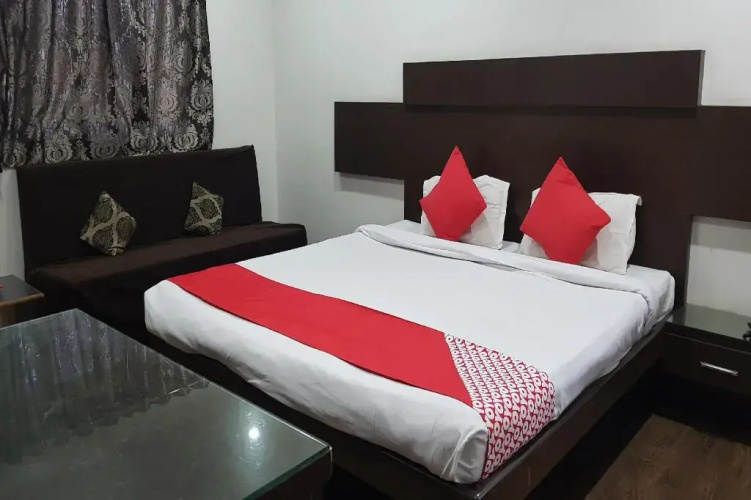 Hotel Tulis by OYO Rooms