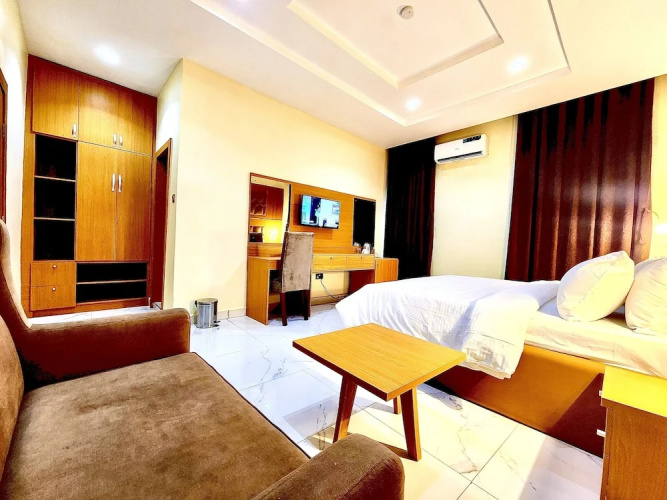 Buddiez Hotel & Resort