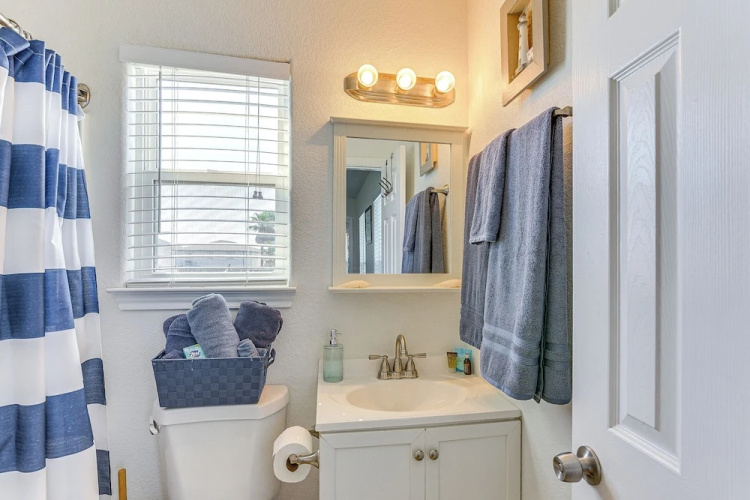 Steps to Surfside Beach: Ada-friendly Home