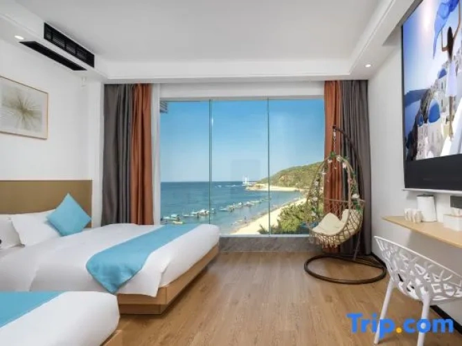 Standard Twin room with view