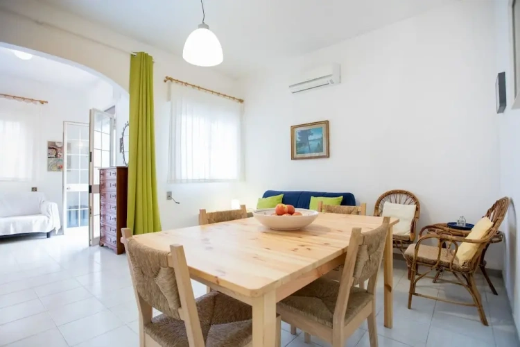 2 Bedrooms Villa