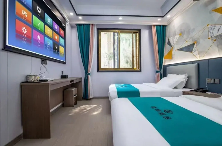 Holiday Panda Hotel