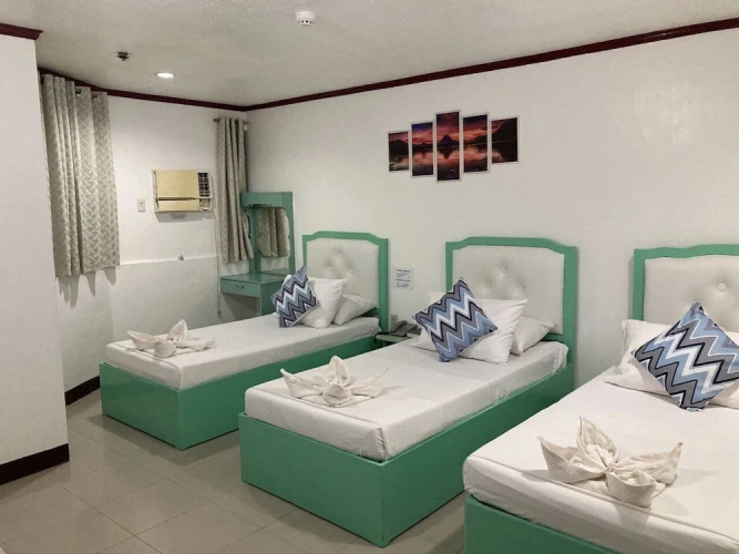 Standard Triple room