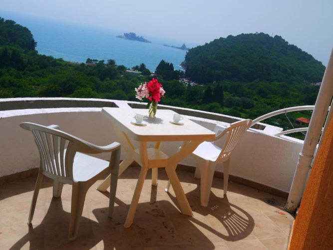 1 Bedroom Apartment with sea view