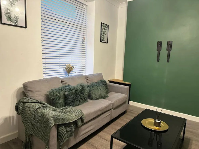 House - Sleeps 5 - Garden - Parking