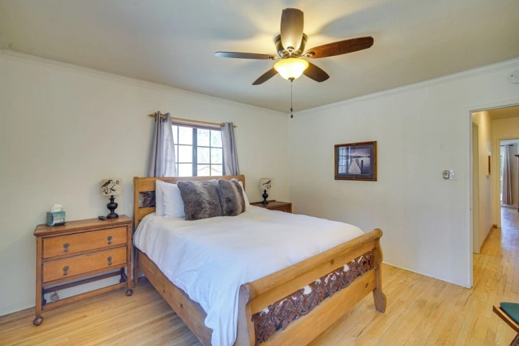 4 Bedrooms Cottage