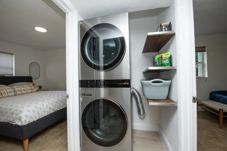 4 Bedrooms Sextuple Basement Apartment