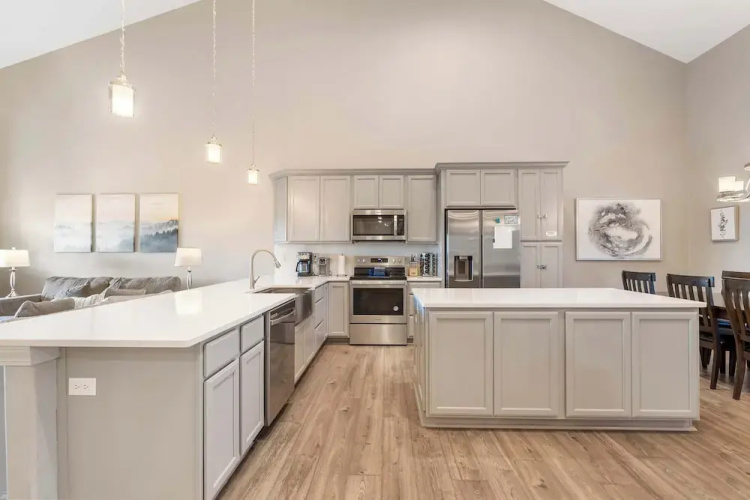 The Lakeview Penthouse 10ppl