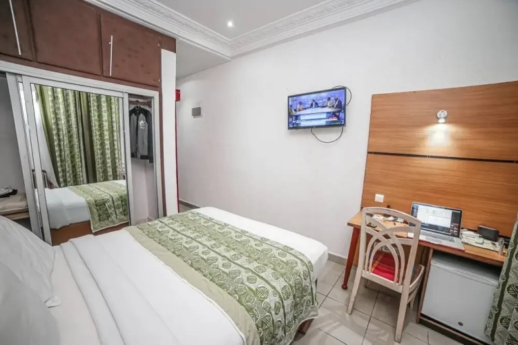 Fini Hotel Bobende
