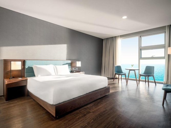 Deluxe Double room with partial ocean view