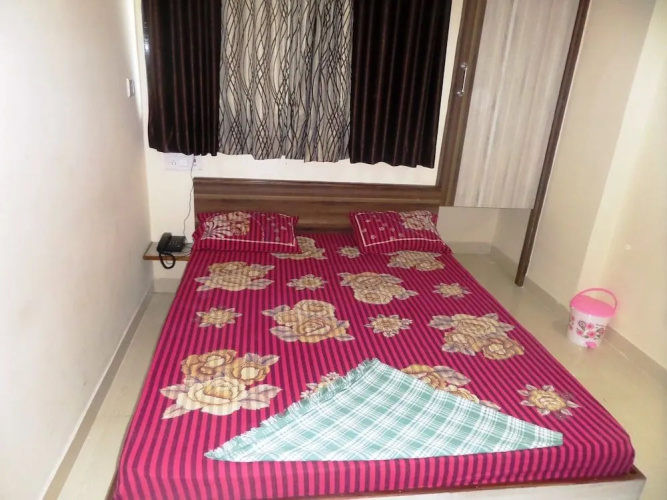 Riya Raj Hotel