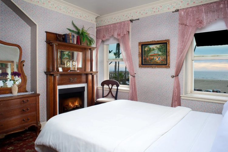 Dorymans Oceanfront Inn