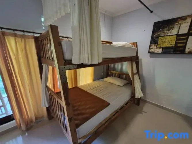 6 Bedrooms Bed in Dorm