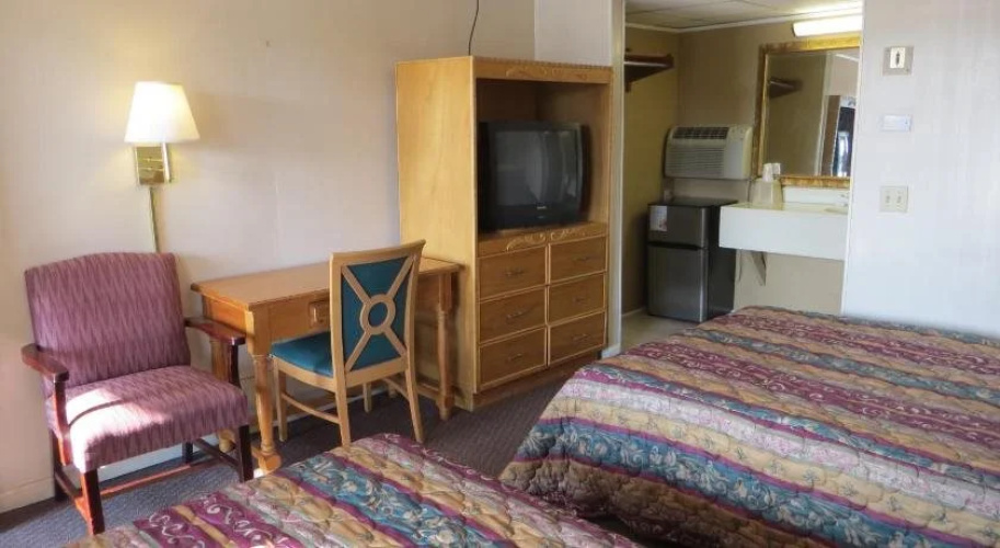 Pine Crest Motor Lodge