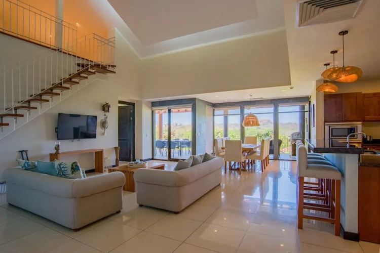 4 Bedrooms Standard Penthouse room with balcony and with partial ocean view