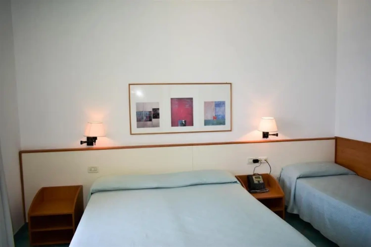 Standard Triple room with sea view