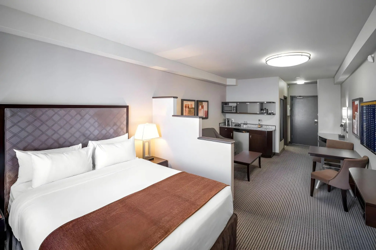 Acclaim Calgary Airport photo 7