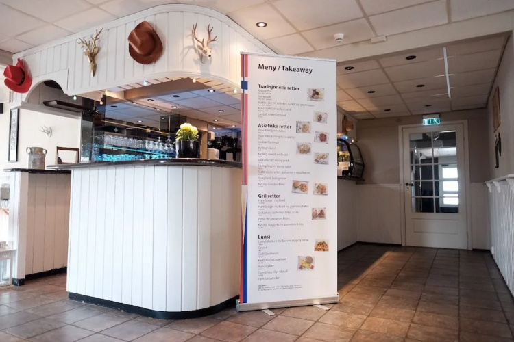 Midnattsol Batnfjord Motell og Kafe