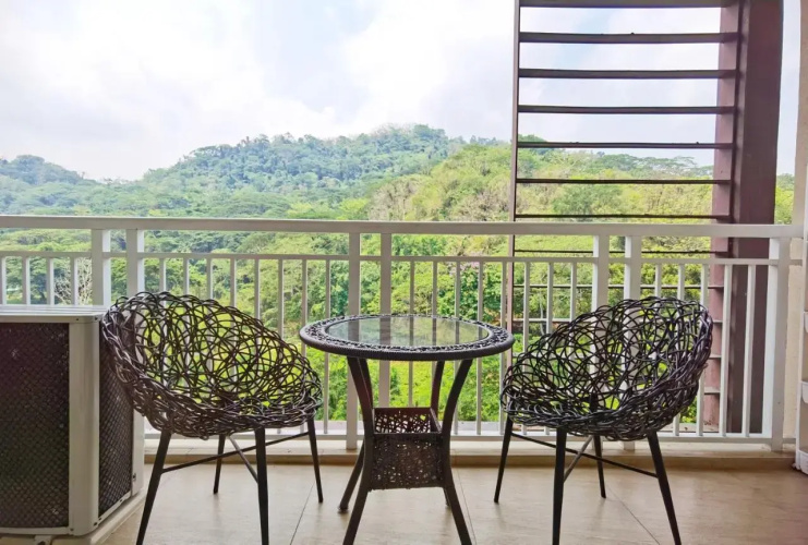 Miranda 504B by Raquel's Place at Pico de Loro