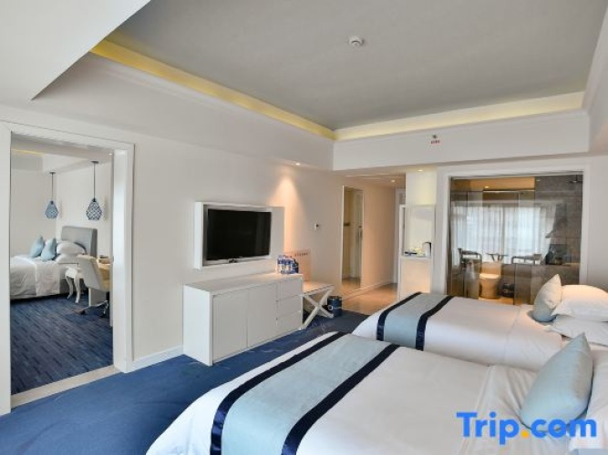 Quadruple Family Suite with ocean view