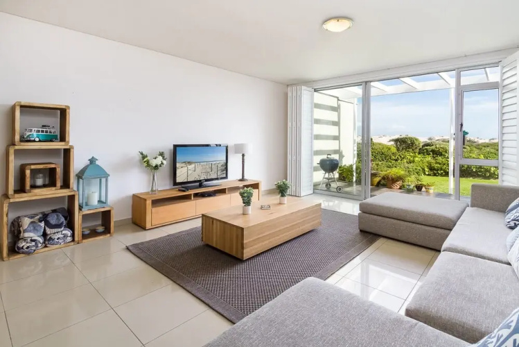 Dolphin Beach E35
