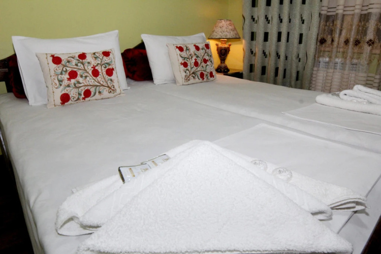 Al Mansur Guesthouse