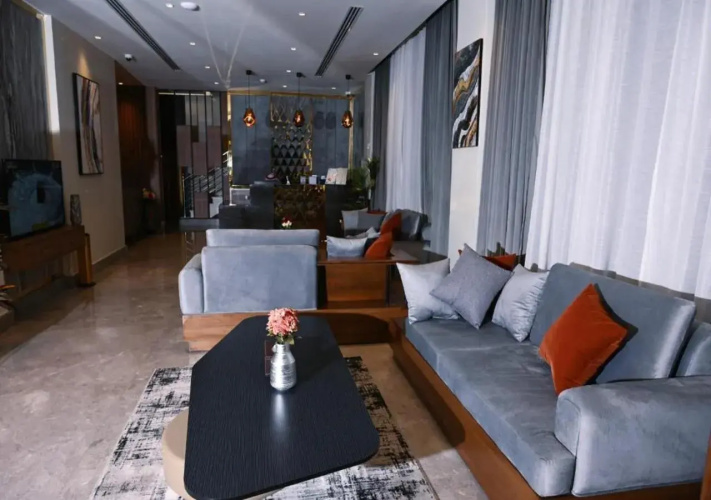 Round furnished apartment