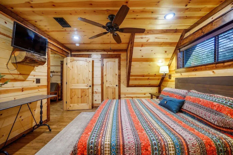 Sugar Mama Cabin for 10!