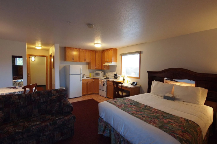 Executive House Suites Hotel & Conference Centre