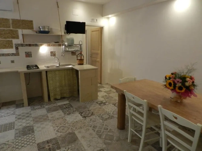 2 Bedrooms Basement Cottage