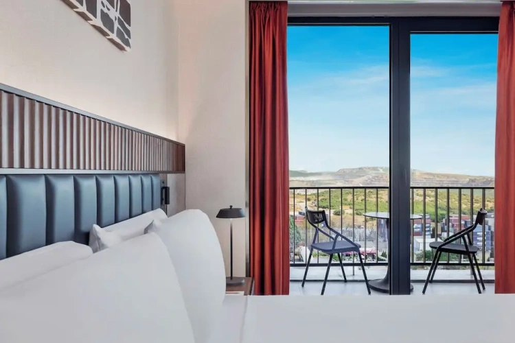 Double Suite with balcony and with partial sea view