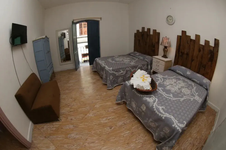 Hostel Punto 72