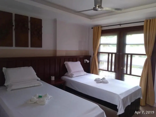 Ferellee Beachfront Inn