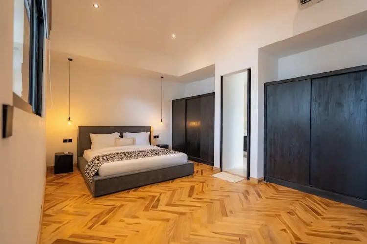 Black Villa by Betterplace