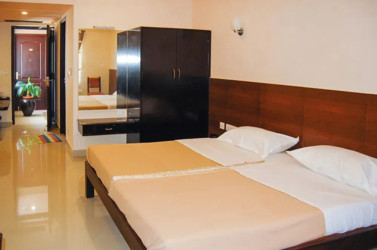 Philomena Hotel & Apartment