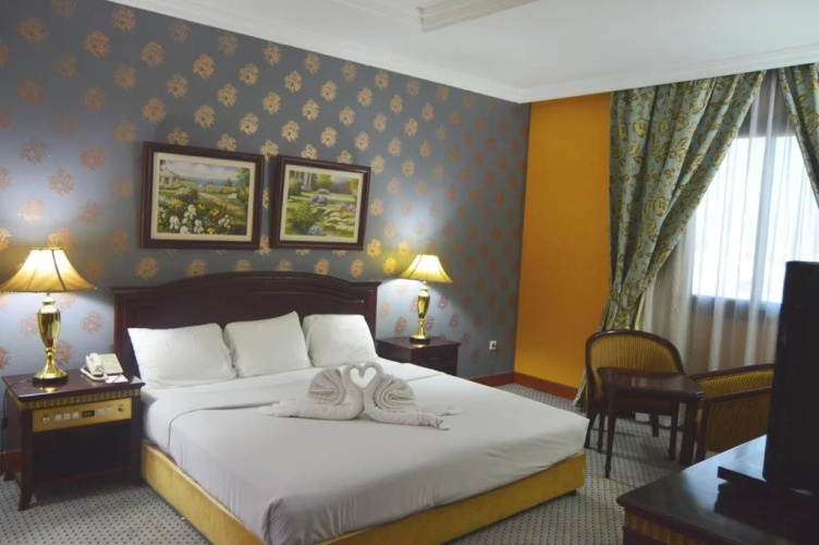 Golden Hotel