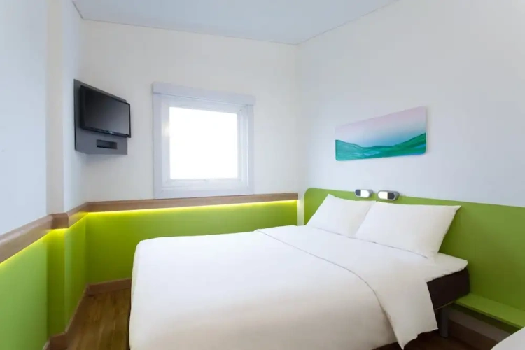 Standard Double room with city view