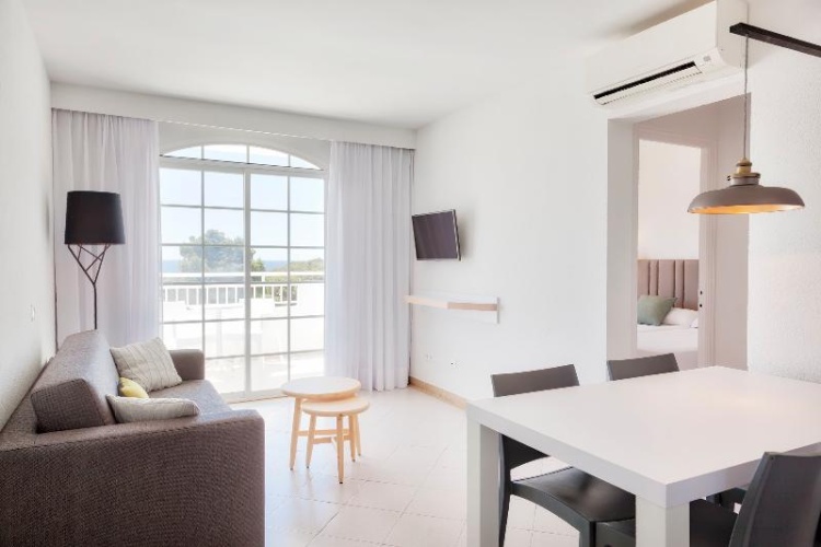 1 Bedroom Quadruple Apartment with balcony
