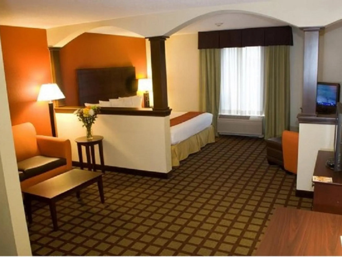 Holiday Inn Express Hotel & Suites Chicago-Algonquin by IHG