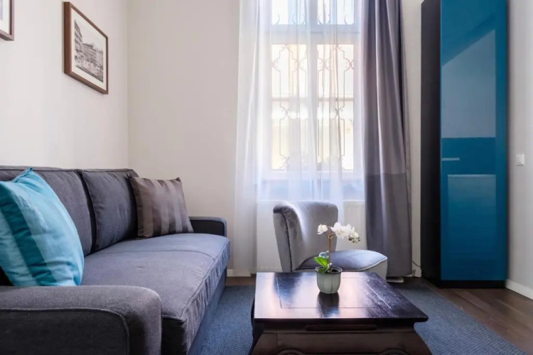 Andrassy Garden Apt in Center