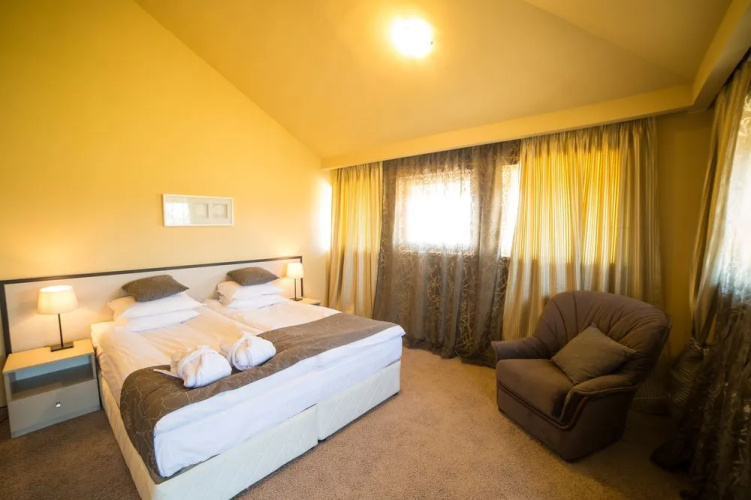 Seven Seasons Hotel