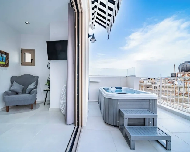 1 Bedroom Apartment with balcony