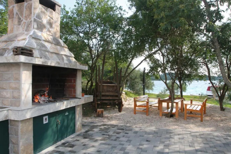 Holiday Batarelo