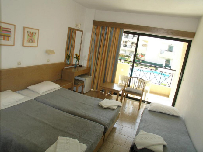 Summerland Hotel & Bungalows