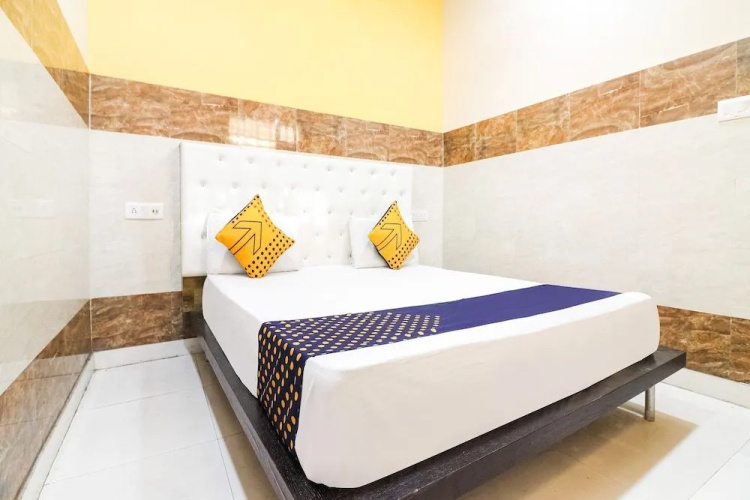 Spot On 62209 Yash Hotel