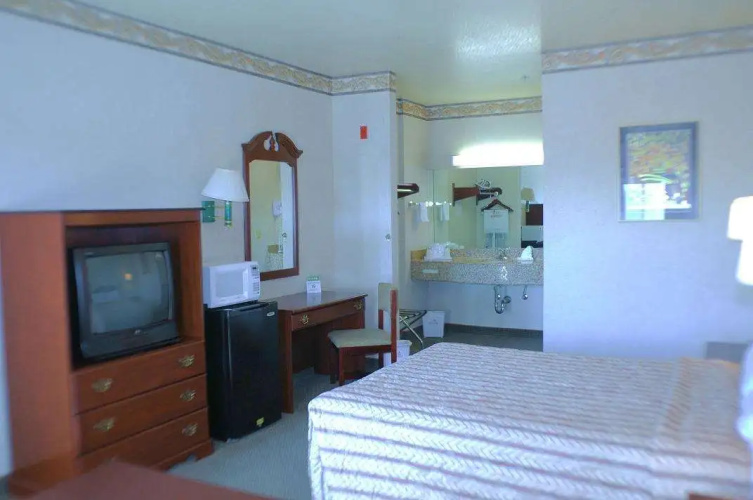 Mid City Inn and Suites