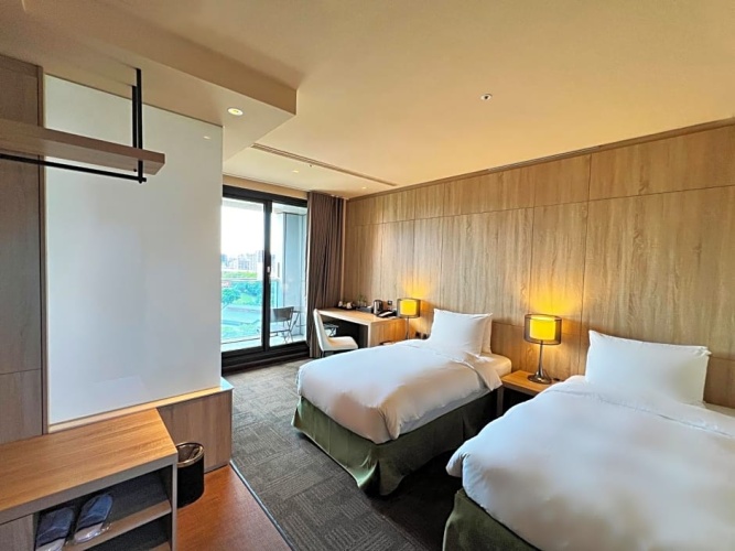 Standard room with balcony and with city view