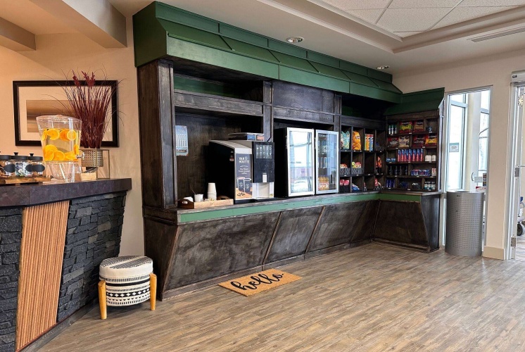 Ramada By Wyndham Estevan photo 13